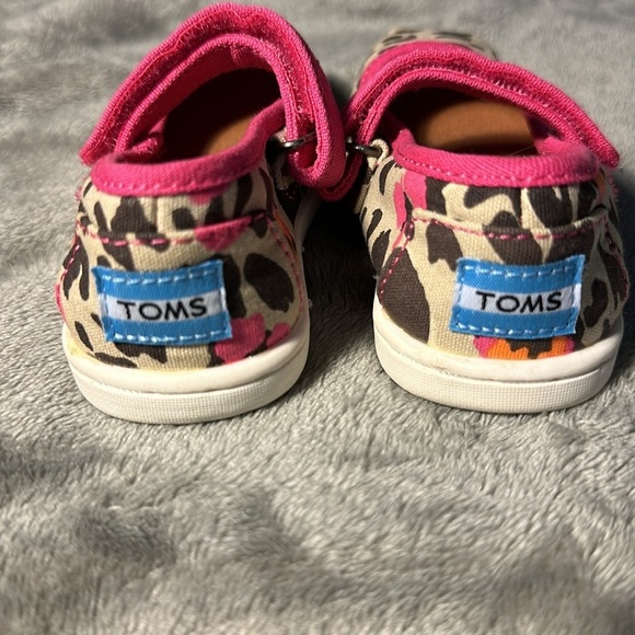 Toms Mary Jane Fuchsia Floral Leopard Size 5 - Picture 6 of 9